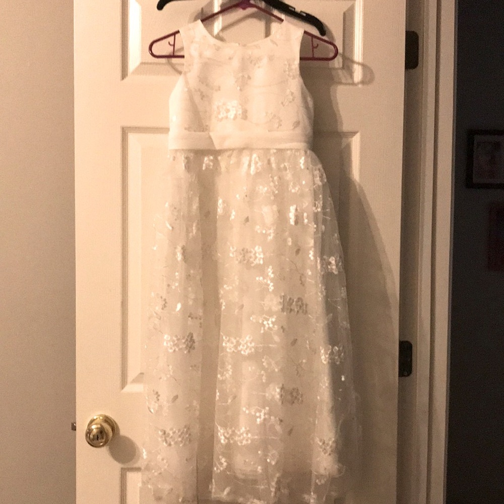 White flower dress for young girl. Size 8-9